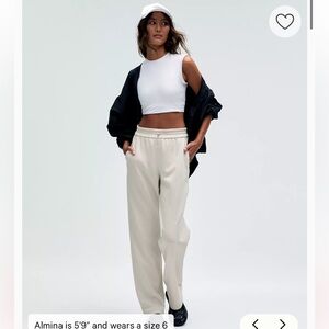 Lululemon Athletica - Softstreme High-Rise Pant - Regular - Size 6